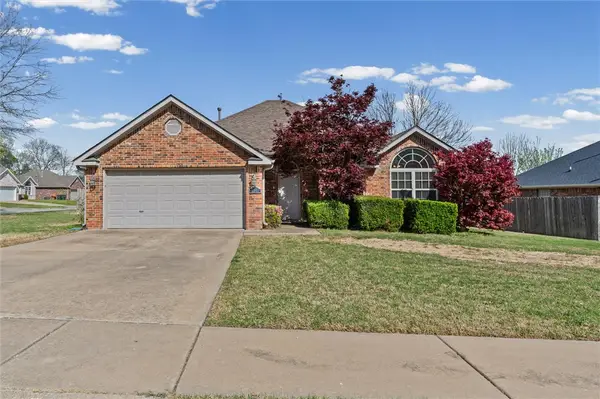 2962 N Bluegrass Place, Fayetteville, AR 72704