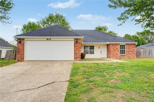 809 Emerald Street, Lowell, AR 72745