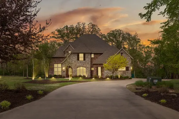 1484 Le Chesnay Drive, Centerton, AR 72719