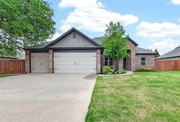 6201 Tumbler Ridge, Rogers, AR 72758