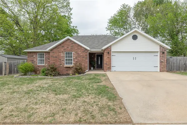 34 Saxony Street, Farmington, AR 72730