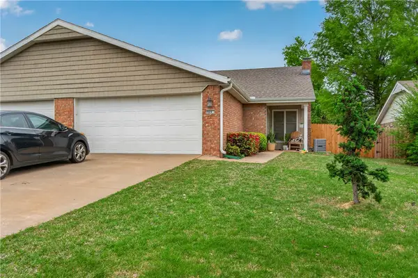 909 W Linden Street, Rogers, AR 72756