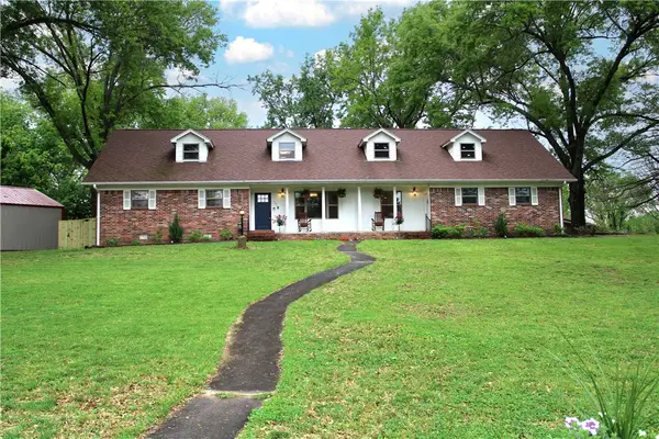 701 E Pleasant Vw, Rogers, AR 72756