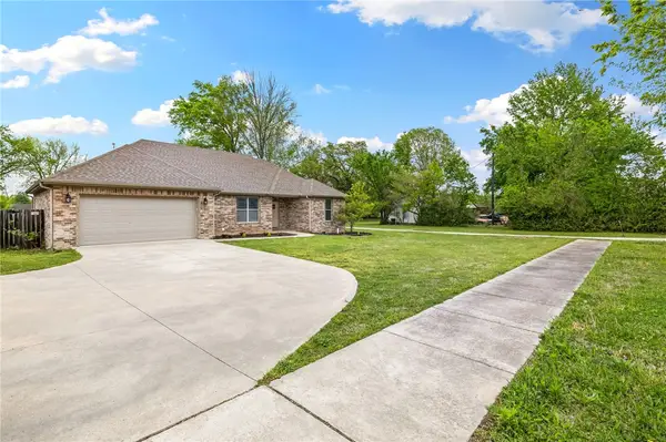 5642 E Huntsville Road, Fayetteville, AR 72701