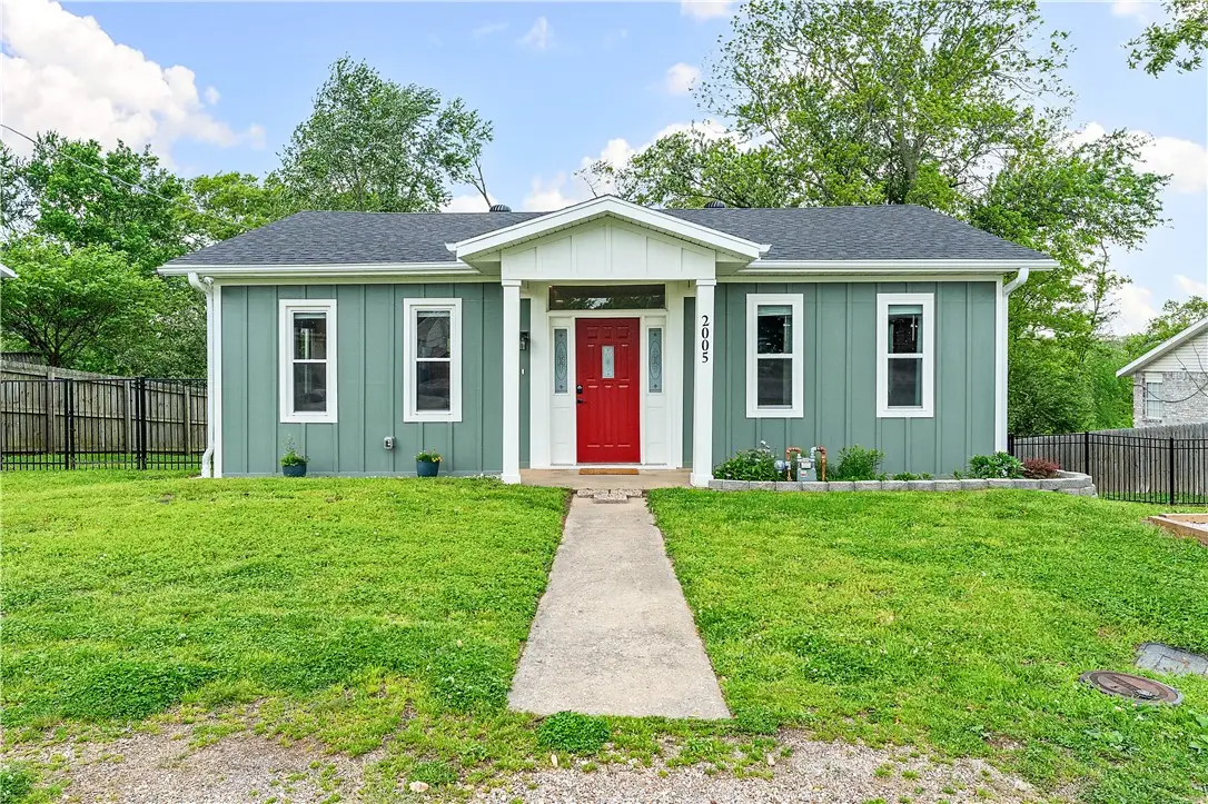 2005 Oakwood Avenue, Bentonville, AR 72712 - #1