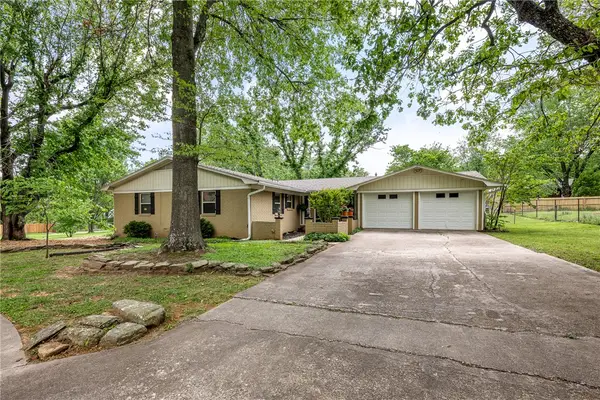 2917 Mayberry Lane, Fayetteville, AR 72703