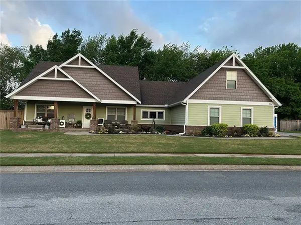404 Grandview Drive, Prairie Grove, AR 72753