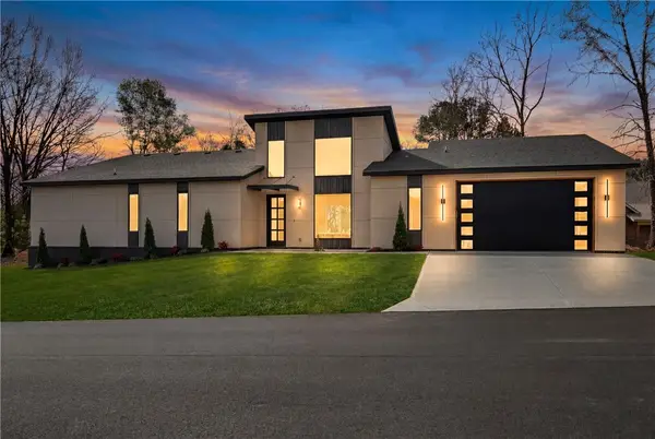 27 Luncarty Lane, Bella Vista, AR 72715