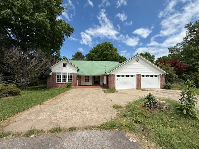 402 E College Street, Altus, AR 72821 - #1