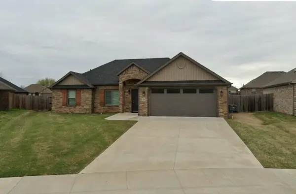1704 Charismatic Drive, Prairie Grove, AR 72753