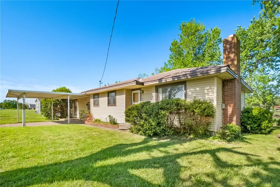 2204 Lincoln Street, Siloam Springs, AR 72761 - #2