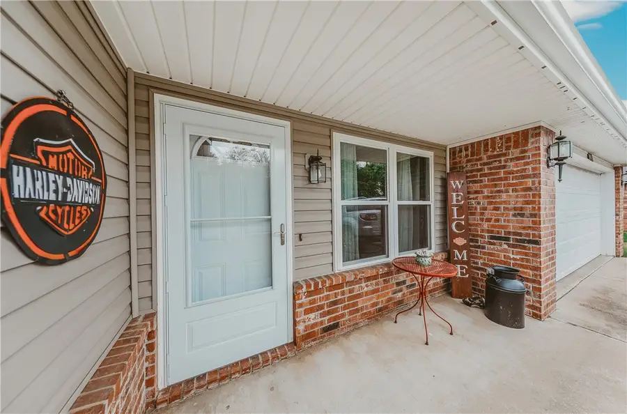 421 N D Street, Centerton, AR 72719 - #2