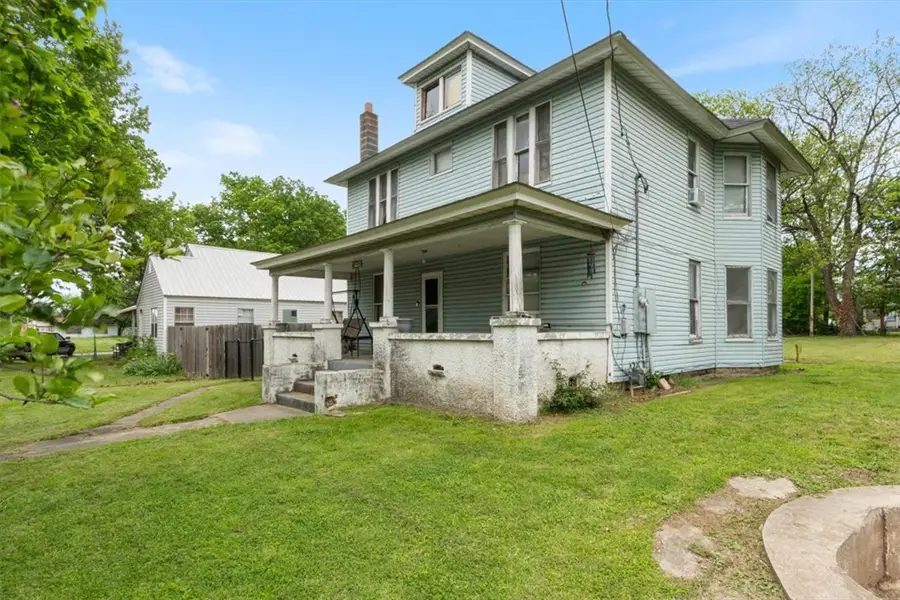 407 S Britt Street, Siloam Springs, AR 72761 - #2