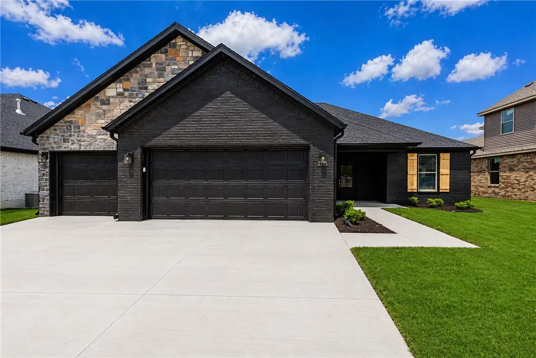 2105 N Chanae Street, Siloam Springs, AR 72761 - #1