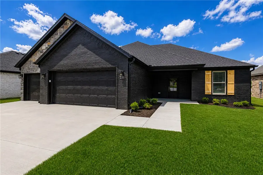 2105 N Chanae Street, Siloam Springs, AR 72761 - #2