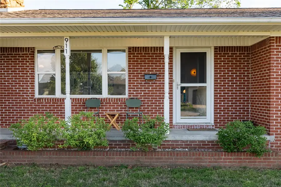911 NW 10th Street, Bentonville, AR 72712 - #2