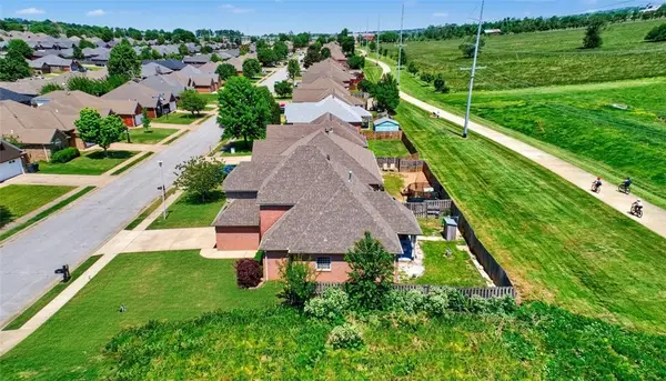 6305 S 36th Street, Rogers, AR 72758
