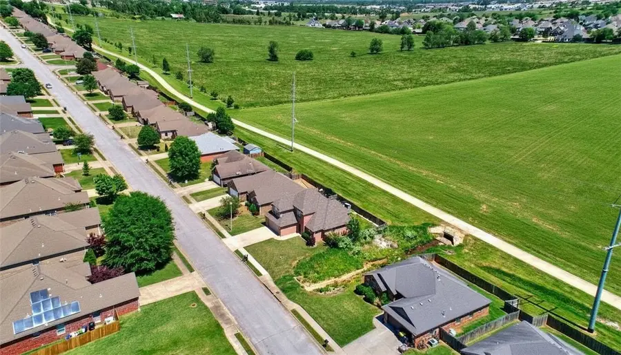 6305 S 36th Street, Rogers, AR 72758 - #2
