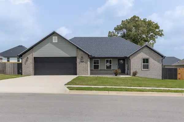 172 Brooke Street, Huntsville, AR 72740