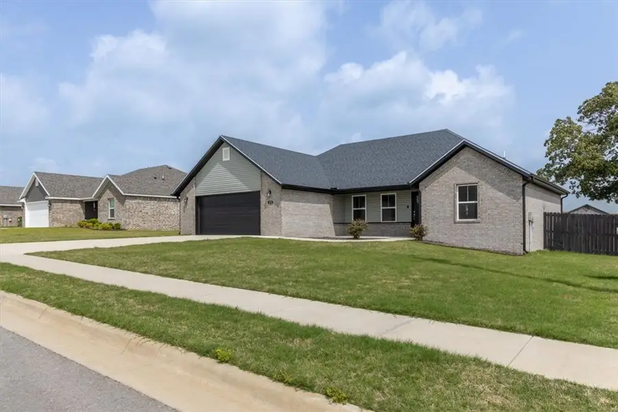 172 Brooke Street, Huntsville, AR 72740 - #2