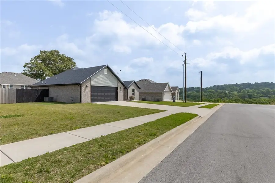 172 Brooke Street, Huntsville, AR 72740 - #3