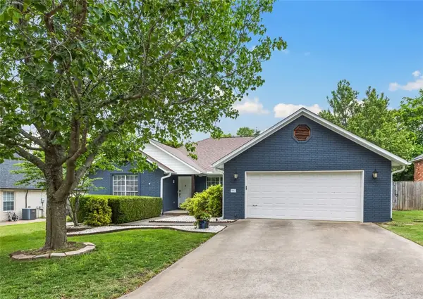 1862 N Glenbrook Place, Fayetteville, AR 72701