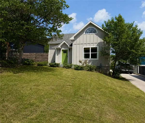 230 S College Avenue, Fayetteville, AR 72701