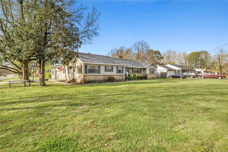 1311 Rogers Avenue, Springdale, AR 72764 - #2