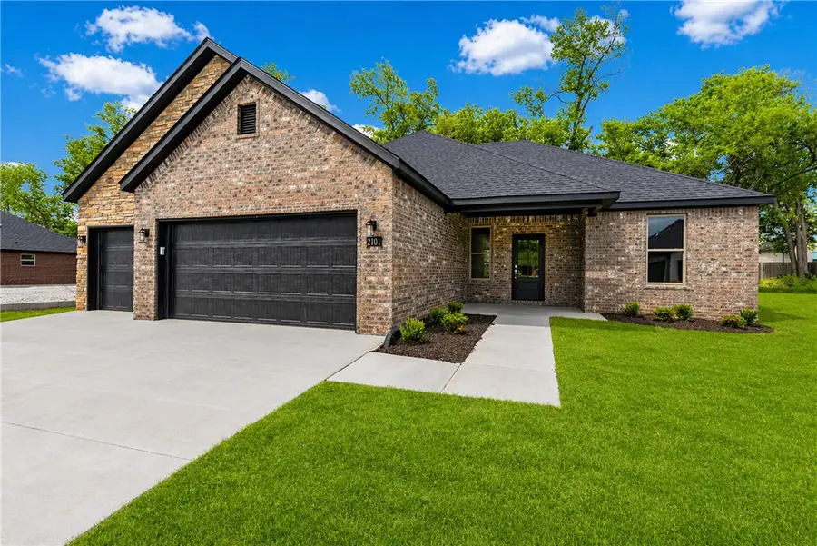 2101 N Dagan Street, Siloam Springs, AR 72761 - #2