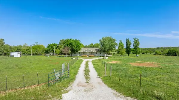 727 Banner Road, Goodman, MO 64843