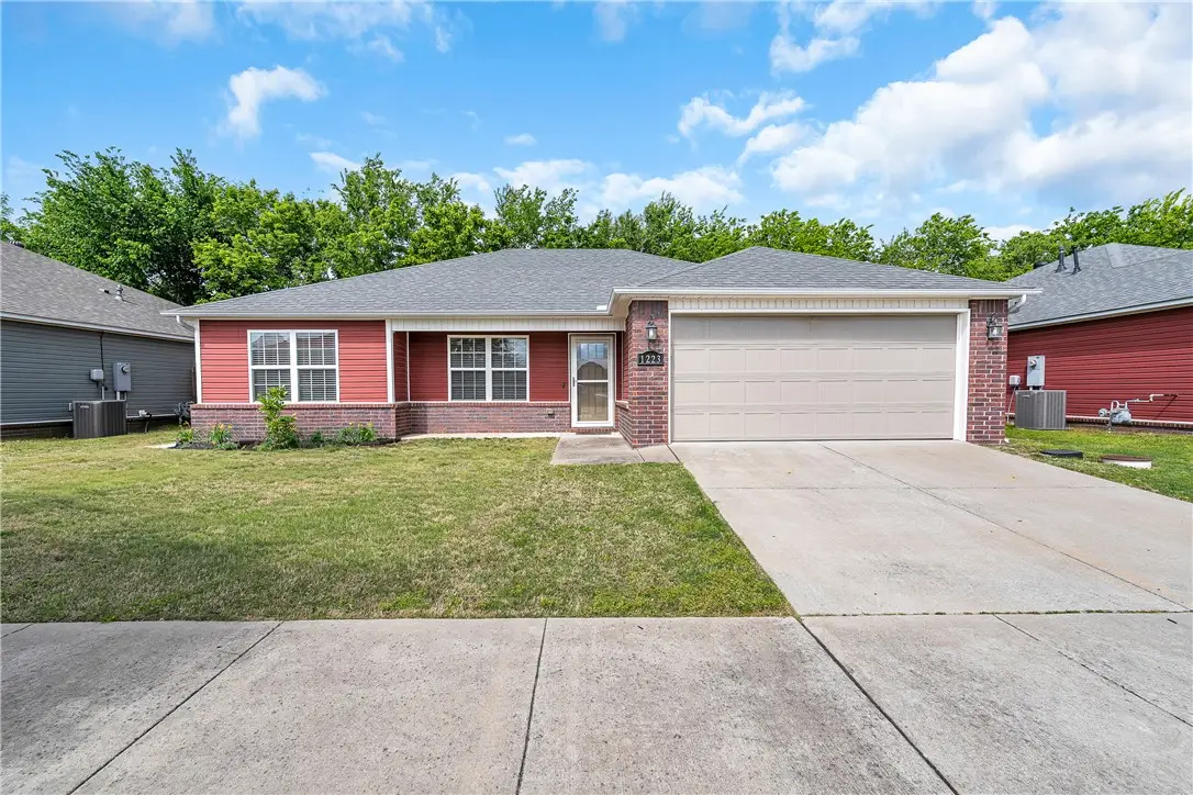 1223 S Springfield Drive, Fayetteville, AR 72704 - #1