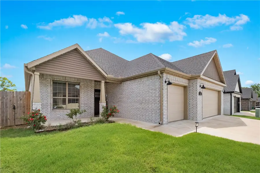 711 Merryfield Street, Bentonville, AR 72713 - #2