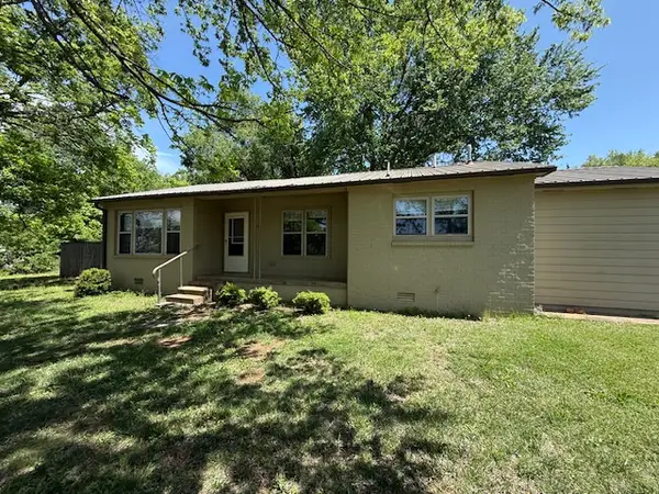 707 S Parrott Drive, Huntsville, AR 72740
