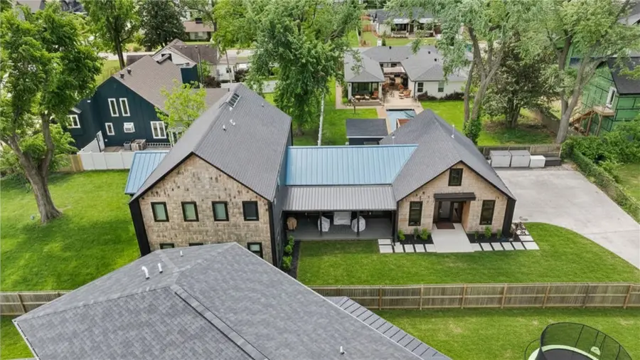 715 8th Street, Bentonville, AR 72712 - #2