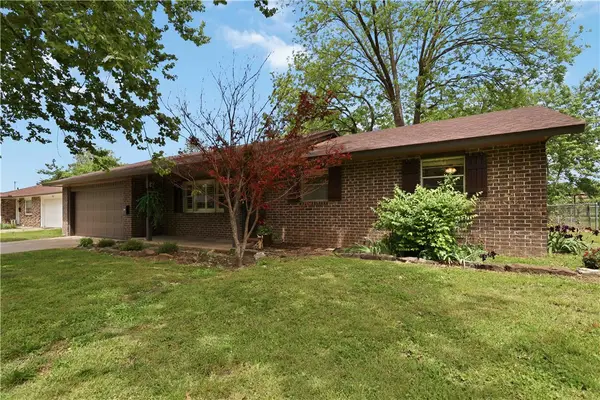 1908 Robyn Road, Springdale, AR 72762