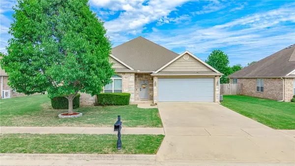 382 N Drewrys Bluff Drive, Fayetteville, AR 72704