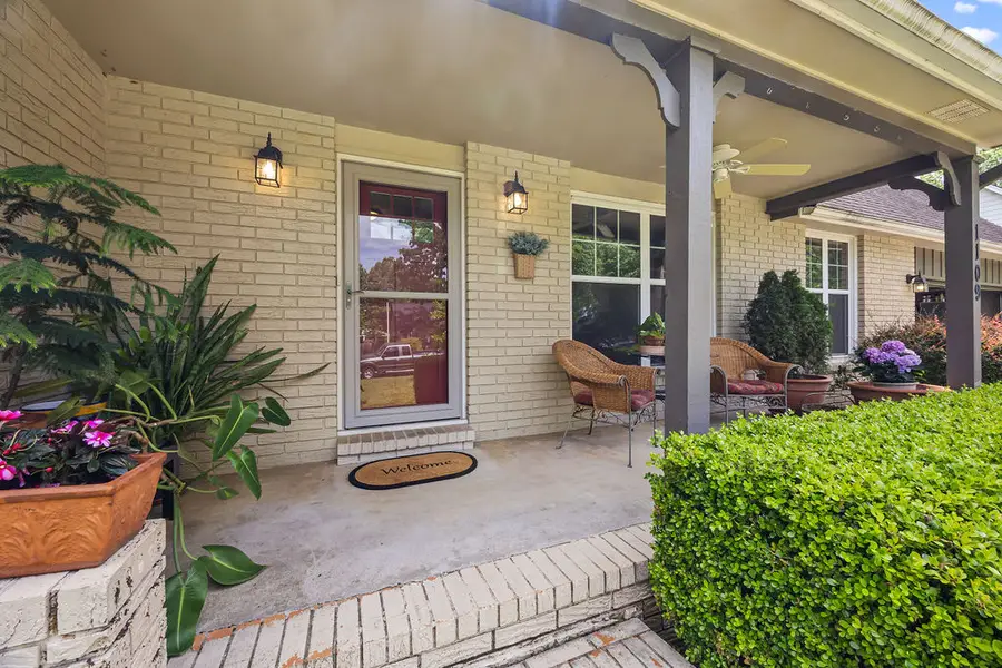 1109 E Glenn Lane, Fayetteville, AR 72703 - #2