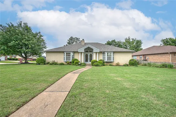 210 Lyndal Lane, Bentonville, AR 72712