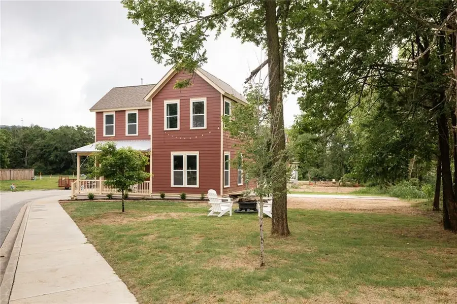 315 E 11th Street, Fayetteville, AR 72701 - #2