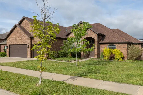 433 Snyders Bluff Drive, Fayetteville, AR 72704