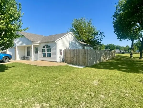 121 E Veterans Parkway, Rogers, AR 72756