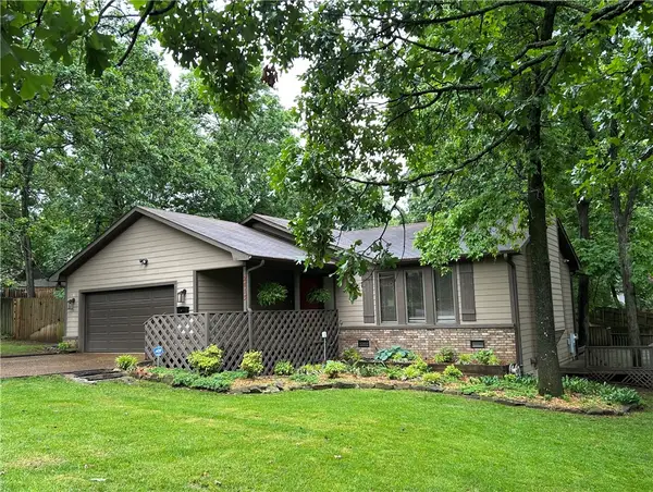 2413 E Twin Oaks Court, Fayetteville, AR 72703