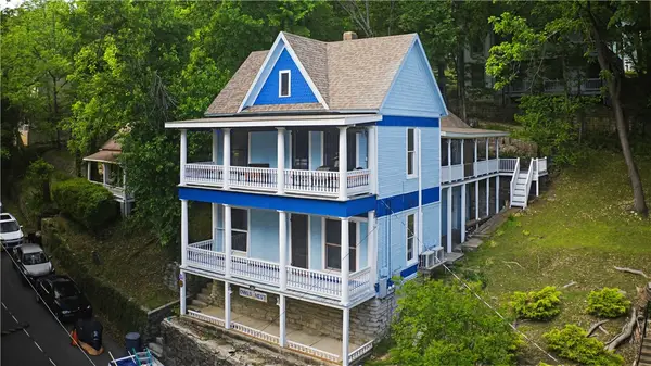 19 Pine Street, Eureka Springs, AR 72632