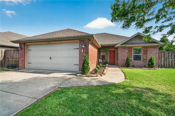 1106 Berkeley Avenue, Rogers, AR 72758