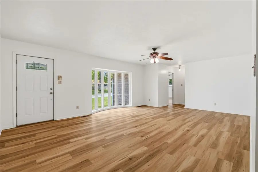 420 W Eliff Street, Siloam Springs, AR 72761 - #2