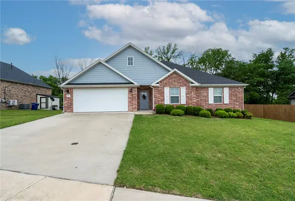 906 E Fallon Street, Siloam Springs, AR 72761
