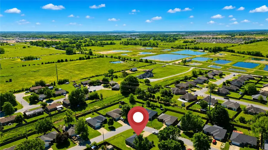 700 Ponderosa Street, Centerton, AR 72719 - #3