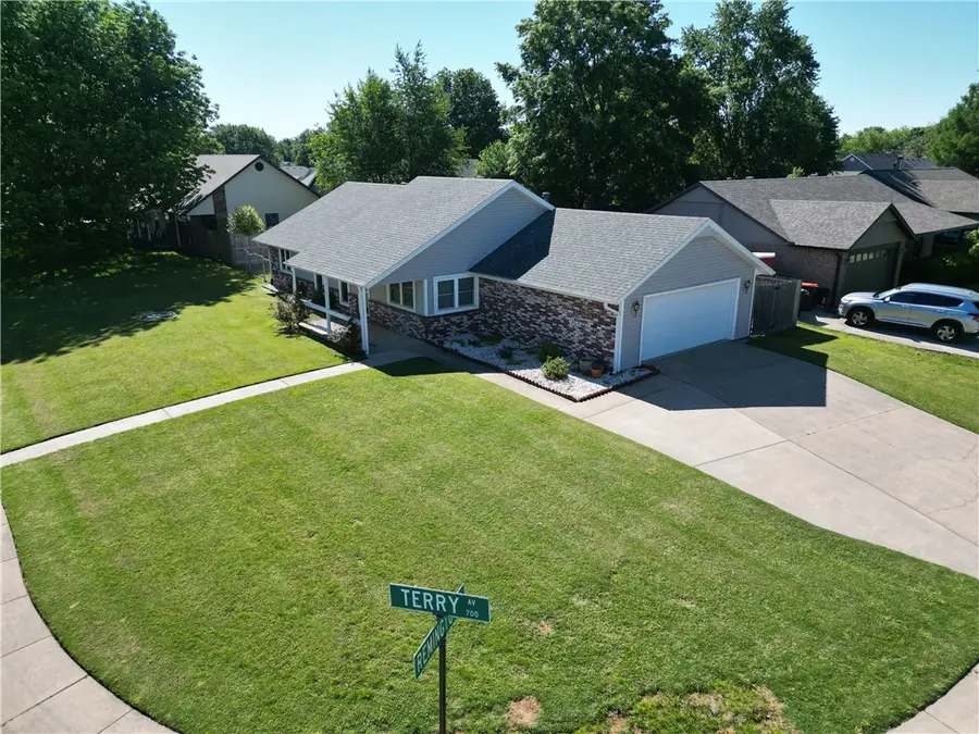 767 Terry Avenue, Springdale, AR 72764 - #2