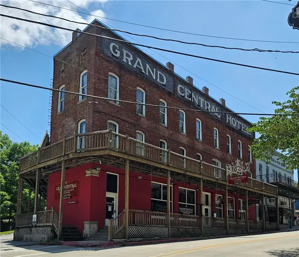 37 Main Street, Eureka Springs, AR 72632