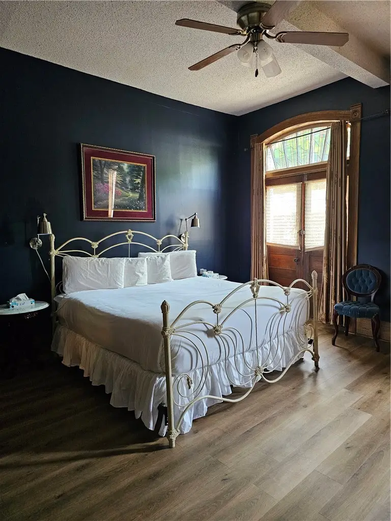 37 Main Street, Eureka Springs, AR 72632 - #2